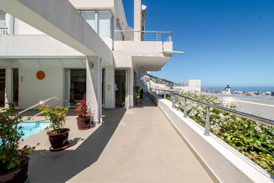 3 Bedroom Property for Sale in Sea Point Western Cape